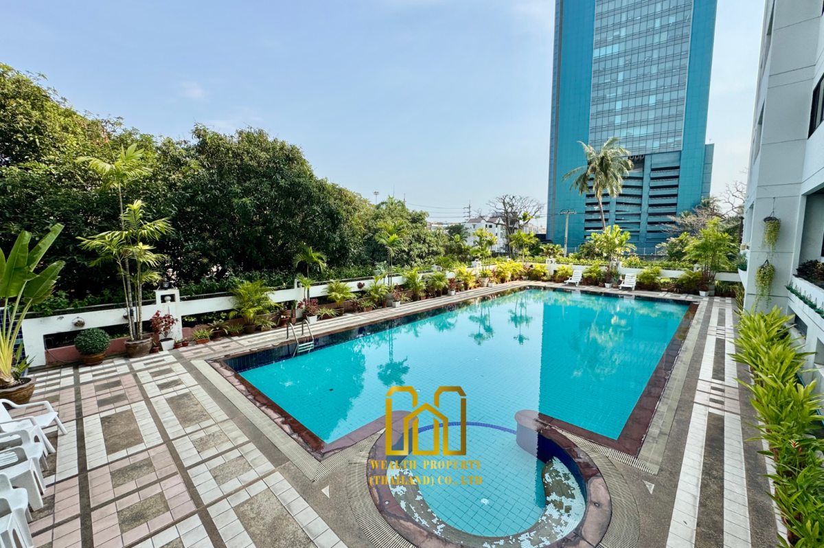   ขายคอนโด Liang Garden Condominium  